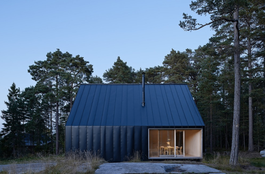 openhouse-magazine-a-forest-house-architecture-house-husaro-by-tham-videgard-arkitekter-sweden-photography-ake-E-son-Lindman 1
